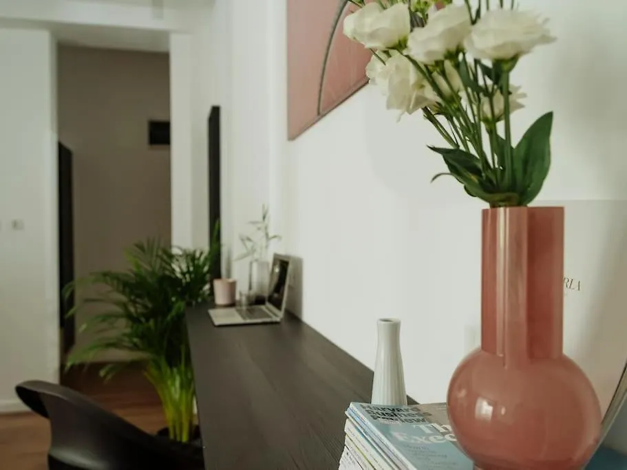 Central 5 Apartment - New Building & Parking Bucharest