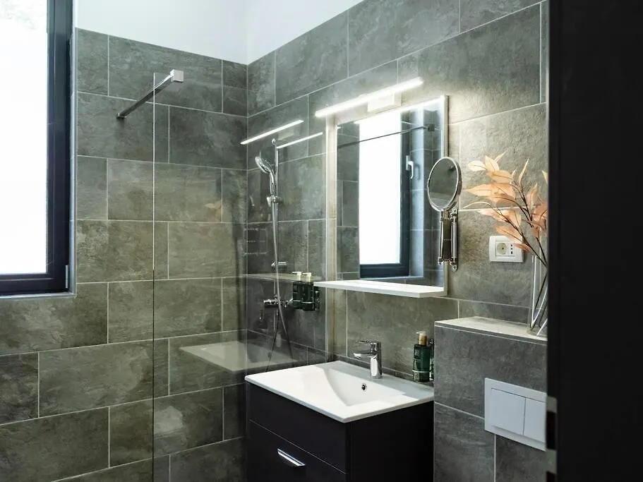 Central 5 Apartment - New Building & Parking Bucharest